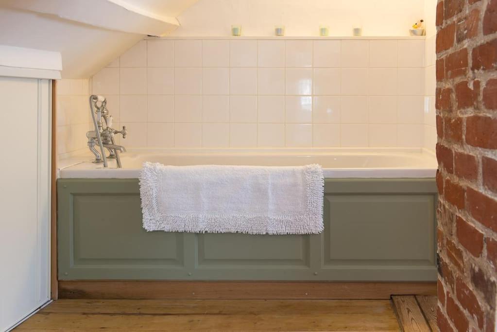 Wren Cottage, A Very Cosy Historic Coastal Cottage In A Pretty Little Village Wickham Market Exterior foto