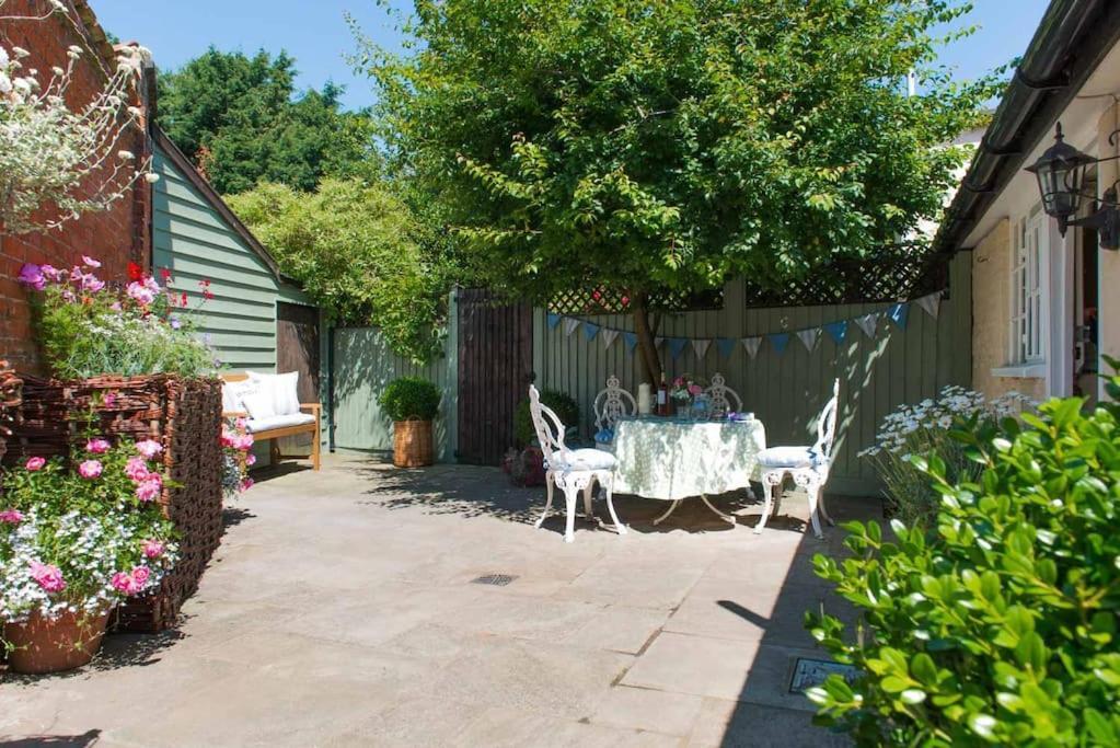 Wren Cottage, A Very Cosy Historic Coastal Cottage In A Pretty Little Village Wickham Market Exterior foto